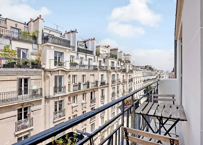 Beau T2 Avec Balcon Montmartre